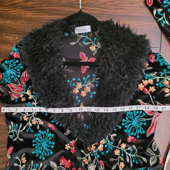 VTG VINE STREET Cardigan M Velvet Floral Embroidered Boho Whimsigoth Whitchy - Picture 13 of 17